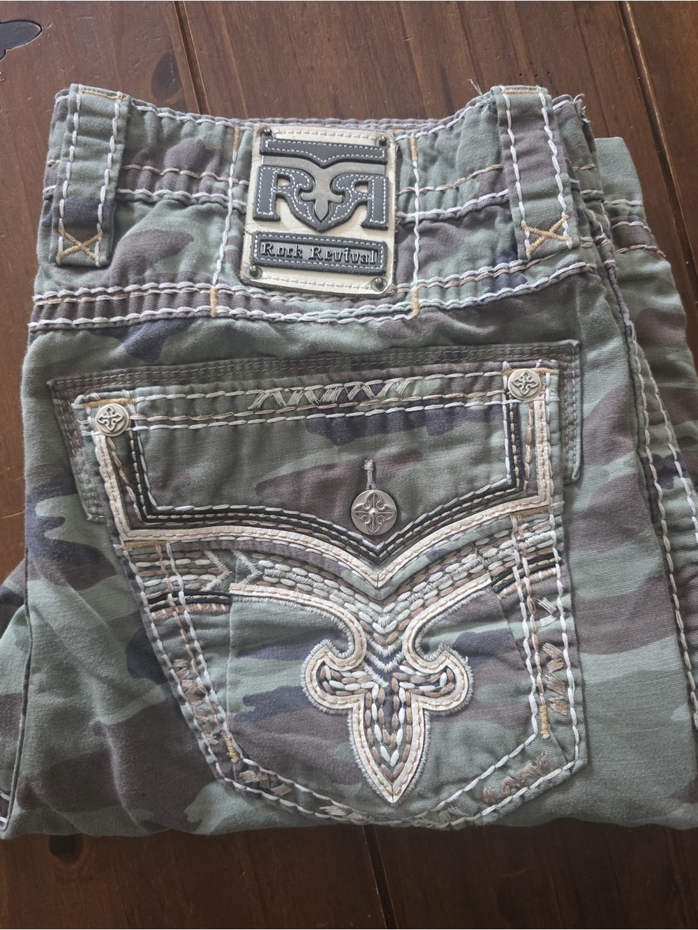 Like New! Men’s Rock Revival Shorts. Size 34. With 4 Shirts!!! Camo Shorts. - Picture 8 of 12